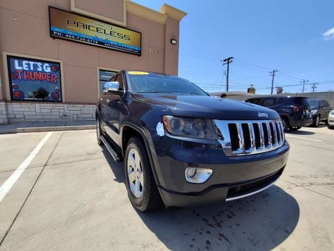 Used 2013 Jeep Grand Cherokee Limited w/ Mopar Chrome Edition Group RWD image 2