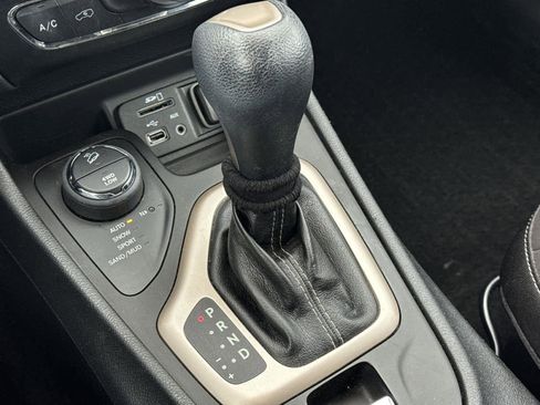 Used 2014 Jeep Cherokee Latitude w/ Cold Weather Group image 26