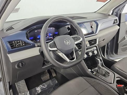 Certified 2023 Volkswagen Taos SE w/ Panoramic Sunroof Package FWD image 31