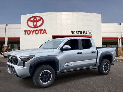 Certified 2025 Toyota Tacoma TRD Off-Road image 1