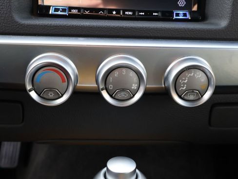 Used 2004 Chevrolet SSR w/ Preferred Equipment Group image 23