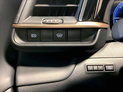 Used 2025 Toyota Crown Limited w/ Advanced Technology Package image 33