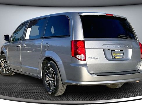 Used 2019 Dodge Grand Caravan SE image 4
