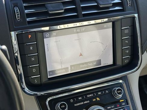 Used 2020 Lincoln Continental Reserve w/ Luxury Package image 32