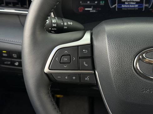Used 2024 Toyota Highlander Platinum FWD image 17