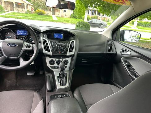 Used 2014 Ford Focus SE w/ SE Winter Package FWD image 10