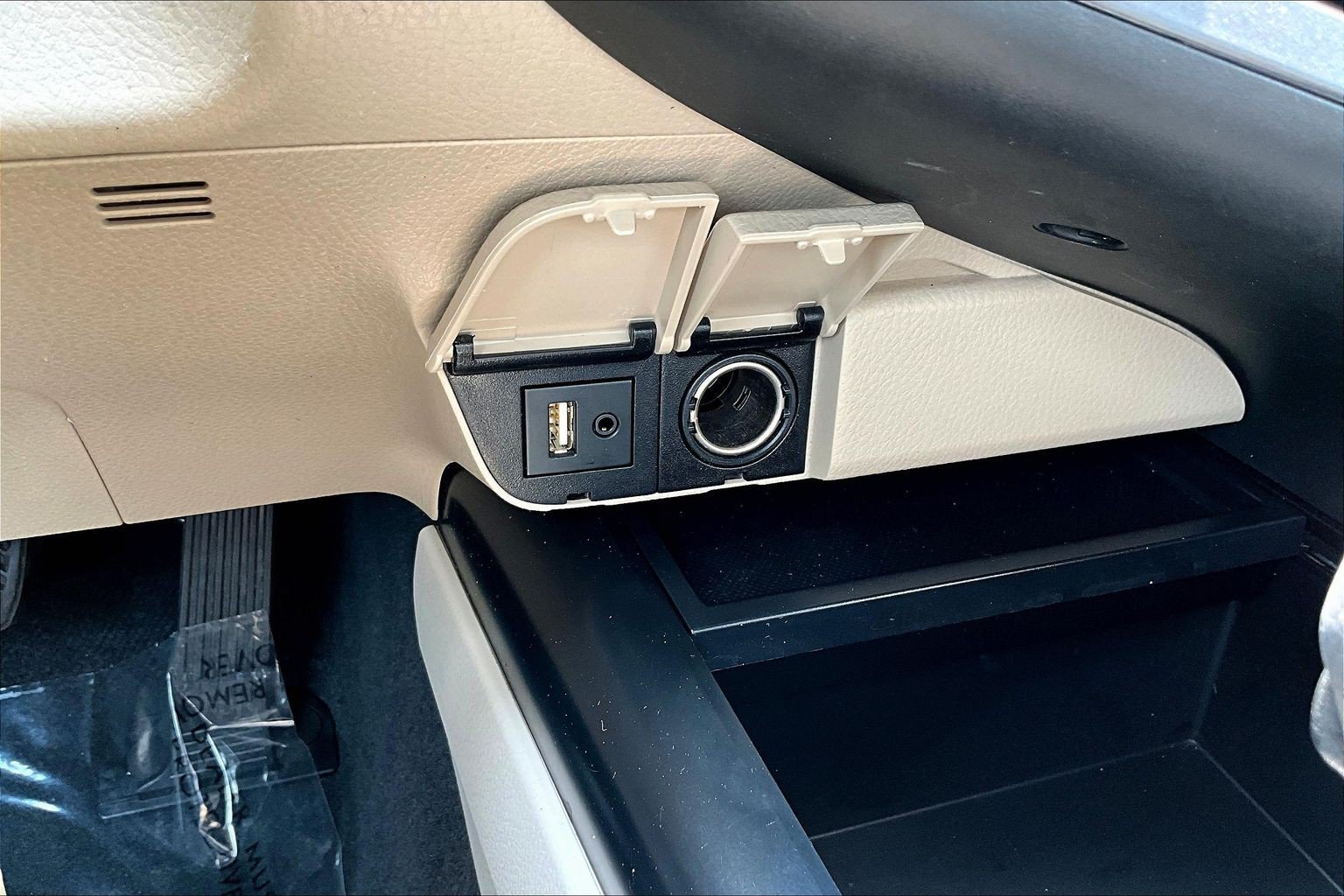 Used 2019 Toyota Camry LE FWD image 12