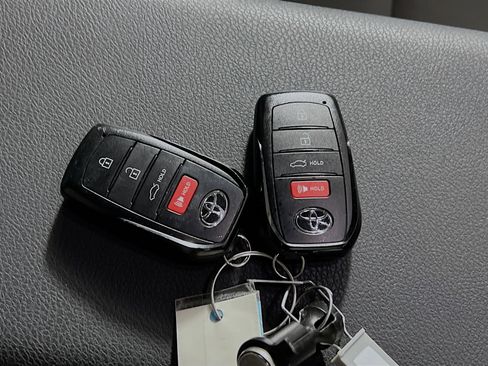 Used 2025 Toyota Camry SE FWD image 36