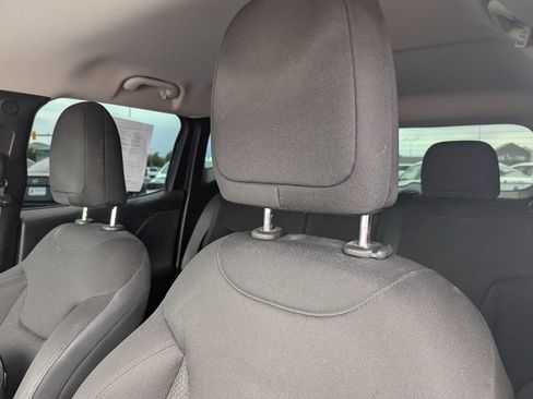 Used 2020 Jeep Renegade Altitude FWD image 14