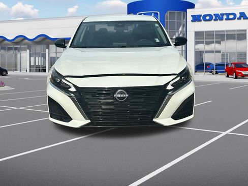 Used 2025 Nissan Altima 2.5 SV FWD image 2