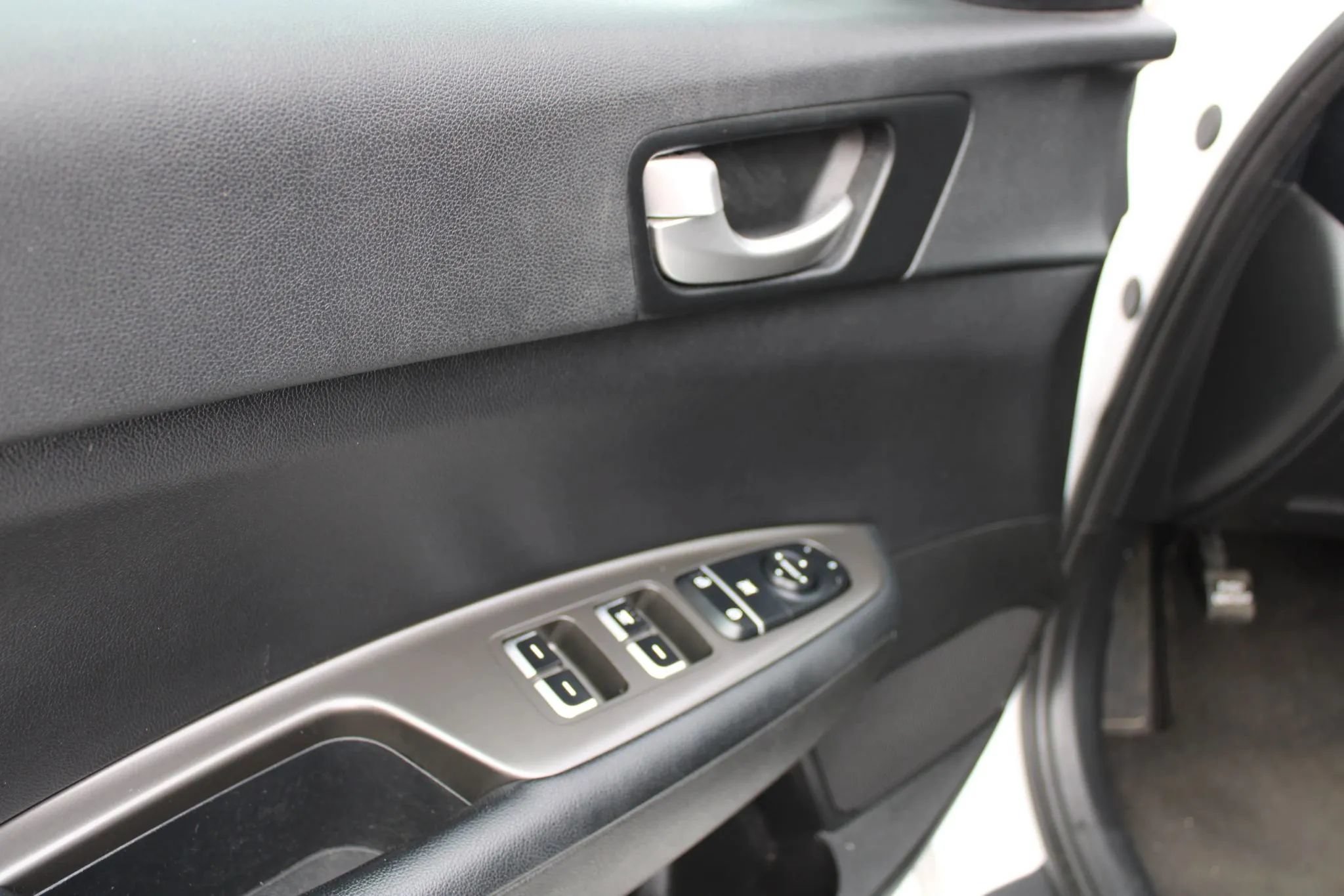 Used 2020 Kia Optima LX FWD image 18