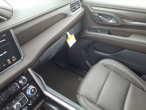 Used 2024 GMC Yukon XL Denali w/ Advanced Technology Package image 34