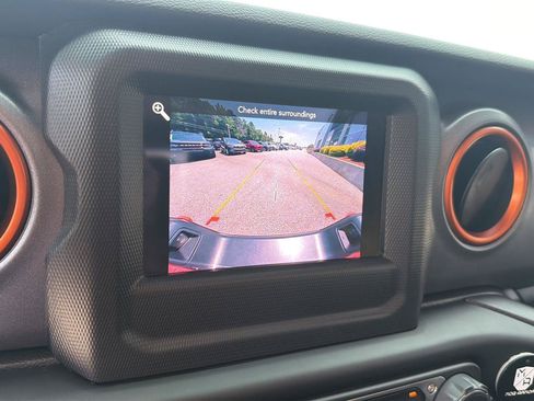 Used 2021 Jeep Gladiator Mojave AWD/4WD image 25