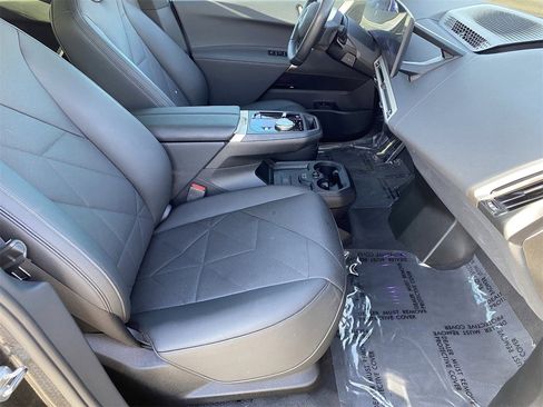 Used 2025 BMW iX xDrive50 image 9