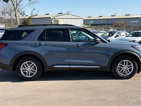 Used 2025 Ford Explorer Active image 7