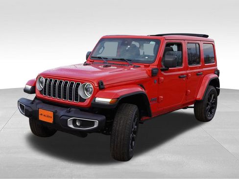 Certified 2025 Jeep Wrangler Unlimited Sahara w/ Safety Group image 12