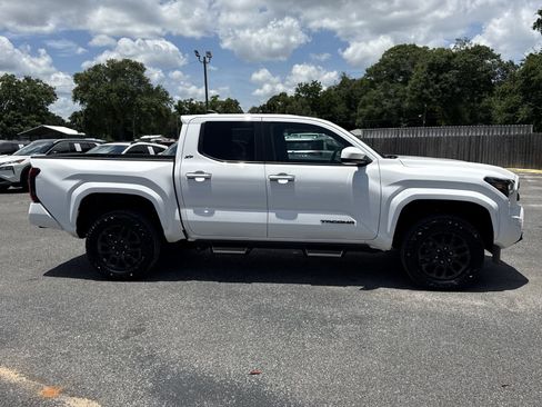 Used 2024 Toyota Tacoma SR5 AWD/4WD image 6