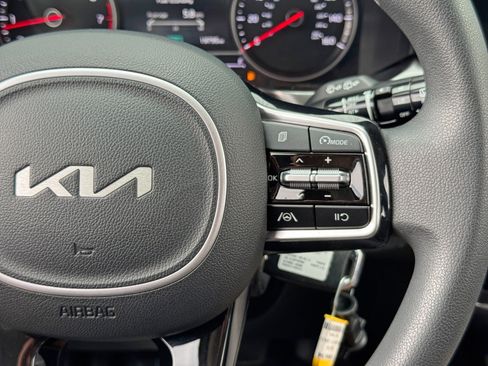 Used 2022 Kia Sorento LX image 21