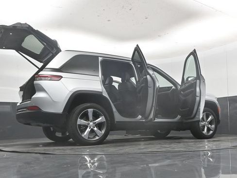 Used 2025 Jeep Grand Cherokee Limited w/ Black Appearance Package AWD/4WD image 64