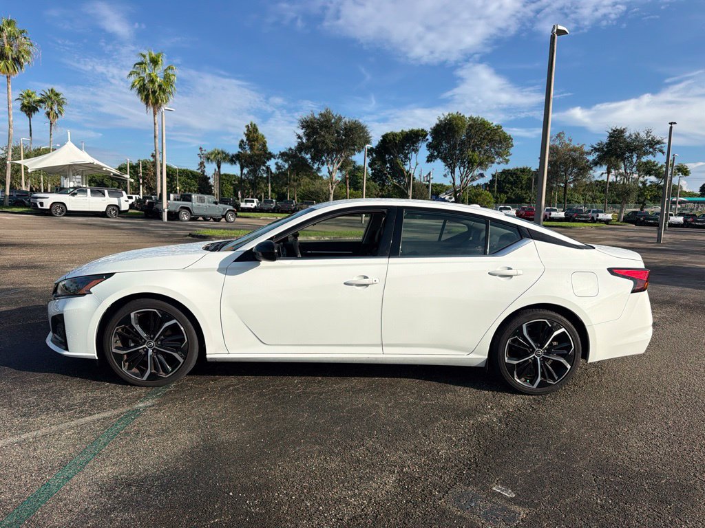 Used 2023 Nissan Altima 2.5 SR FWD image 4
