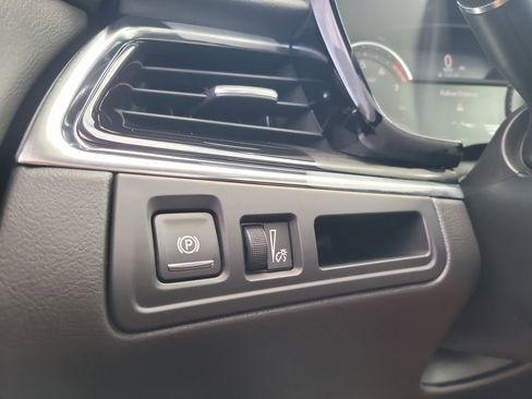 Used 2020 Cadillac XT6 Premium Luxury FWD image 32
