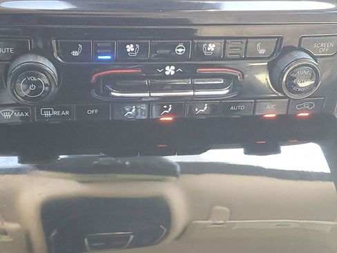 Used 2022 Jeep Grand Cherokee Limited w/ Luxury Tech Group II image 33