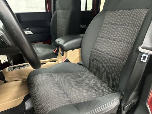 Used 2011 Jeep Wrangler Unlimited Rubicon w/ Connectivity Group AWD/4WD image 10