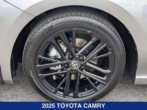 Used 2025 Toyota Camry SE FWD image 9