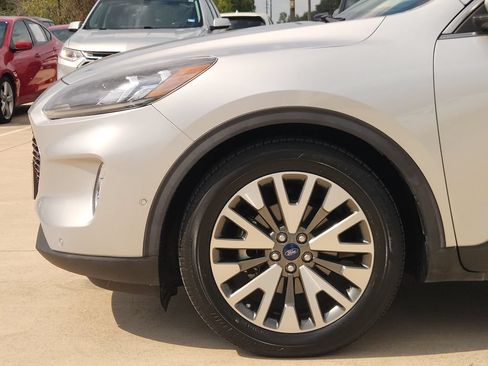 Used 2020 Ford Escape Titanium FWD image 9