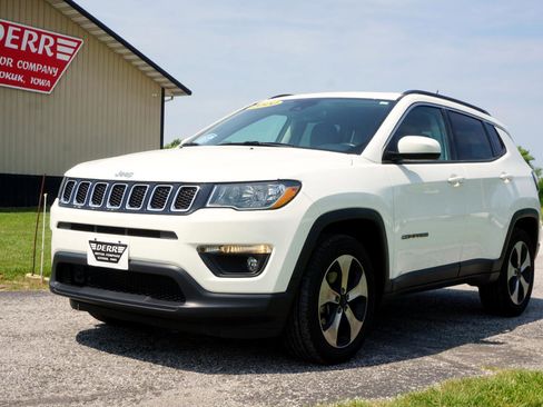 Used 2020 Jeep Compass Latitude image 2