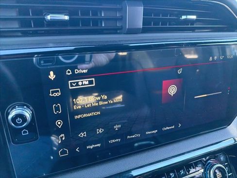 Used 2025 GMC Sierra 2500 AT4 image 27