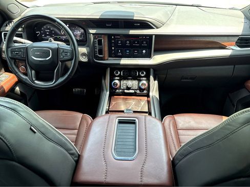Used 2023 GMC Yukon Denali Ultimate AWD/4WD image 4