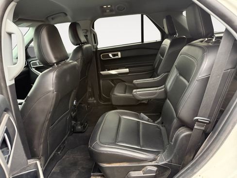 Used 2022 Ford Explorer XLT w/ Equipment Group 202A image 13