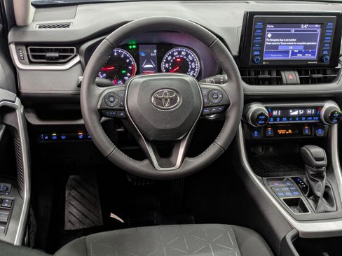 Used 2022 Toyota RAV4 XLE w/ Convenience Package image 3