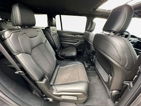 New 2025 Jeep Grand Cherokee L Altitude image 25