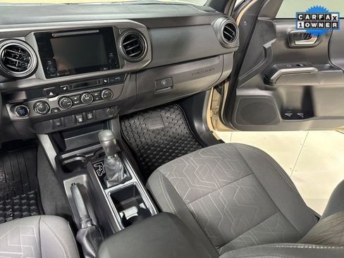 Used 2019 Toyota Tacoma TRD Off-Road image 19