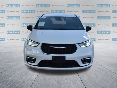 Used 2025 Chrysler Pacifica Select FWD image 2