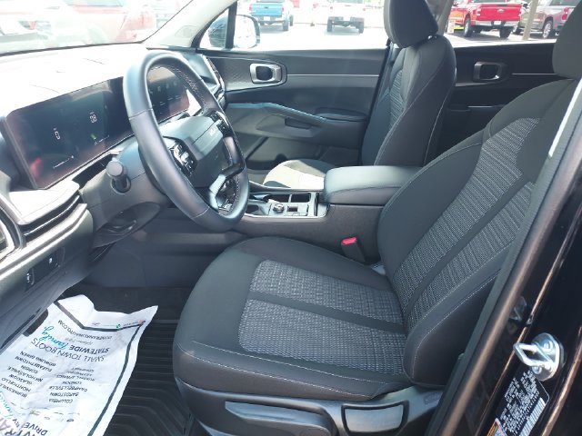 Used 2026 Kia Sorento LX FWD image 9