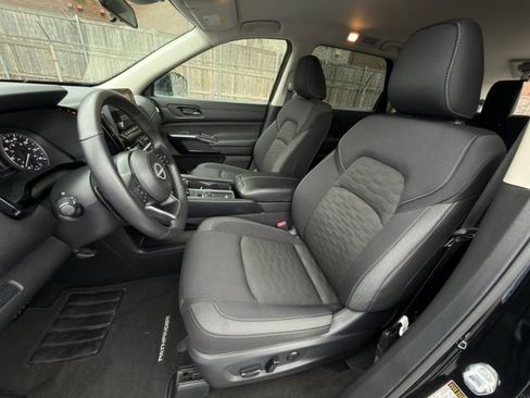 Used 2025 Nissan Pathfinder SV FWD image 22