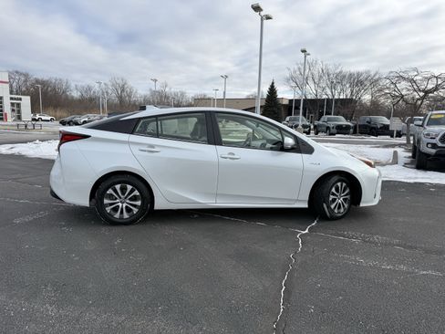 Certified 2022 Toyota Prius XLE image 10