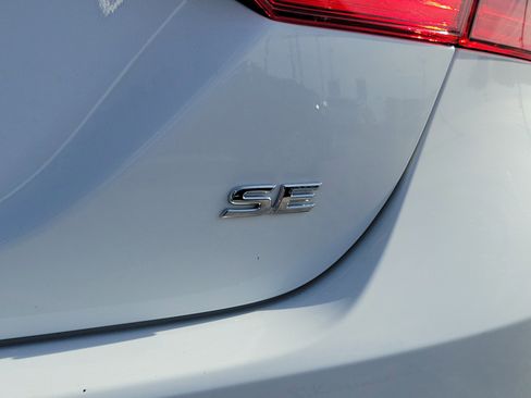 Used 2024 Toyota Camry SE image 7