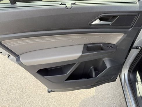 Certified 2022 Volkswagen Atlas SE image 12