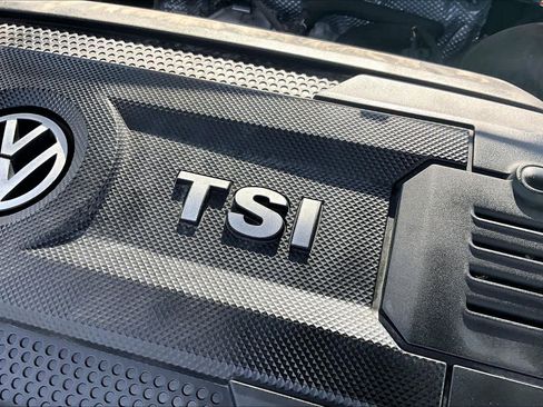 Used 2017 Volkswagen Golf S image 29