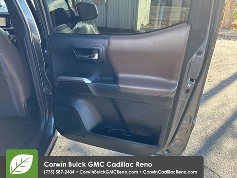 Used 2017 Toyota Tacoma Limited w/ Tow Package image 32