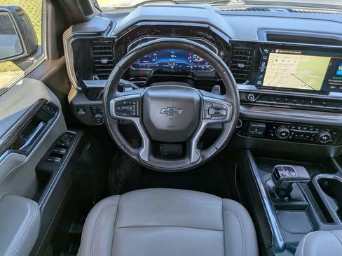 Used 2024 Chevrolet Silverado 1500 LT Trail Boss w/ Convenience Package II AWD/4WD image 16