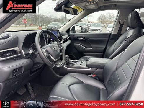 Used 2023 Toyota Highlander XLE image 19