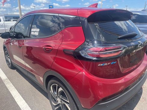 Used 2023 Chevrolet Bolt LT w/ Infotainment Package FWD image 5