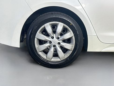 Used 2021 Toyota Corolla LE FWD image 33