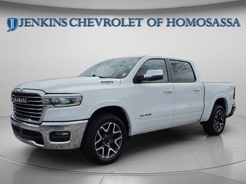 Used 2025 RAM 1500 Laramie AWD/4WD image 11