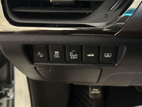 Used 2017 Toyota Avalon Limited w/ Carpet Mat Package image 30